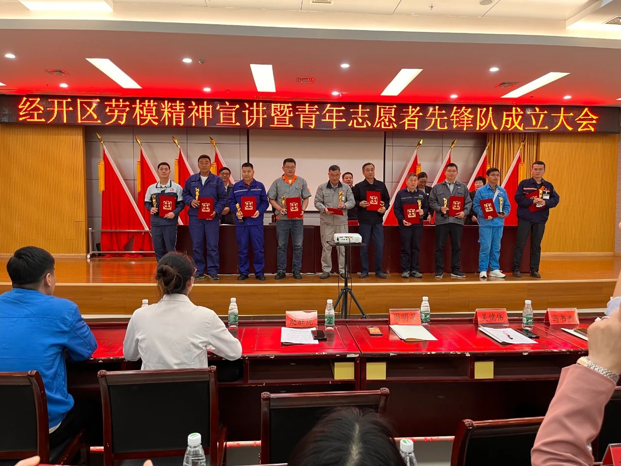 致敬CA88官方网站榜样，让劳动者力量熠熠生辉——CA88官方网站铝材获劳动模范表彰