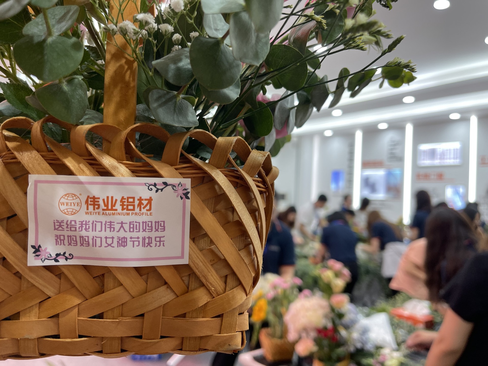 CA88官方网站铝材 | 送她小花花，把爱给妈妈